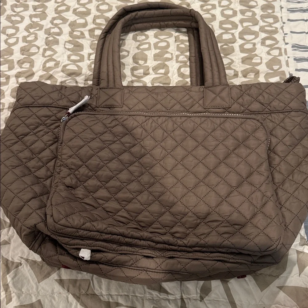 Traveling soon?? NWOT MZ Wallace Morning Dove Large Metro Travel Tote Bag - Picture 2 of 6
